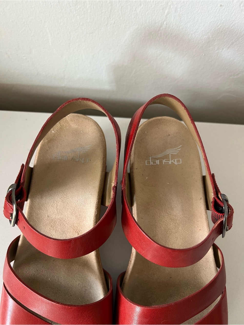 Dansko Brick Red Leather Lindsay Wedge Buckle Sandal Size 39 - Picture 5 of 10